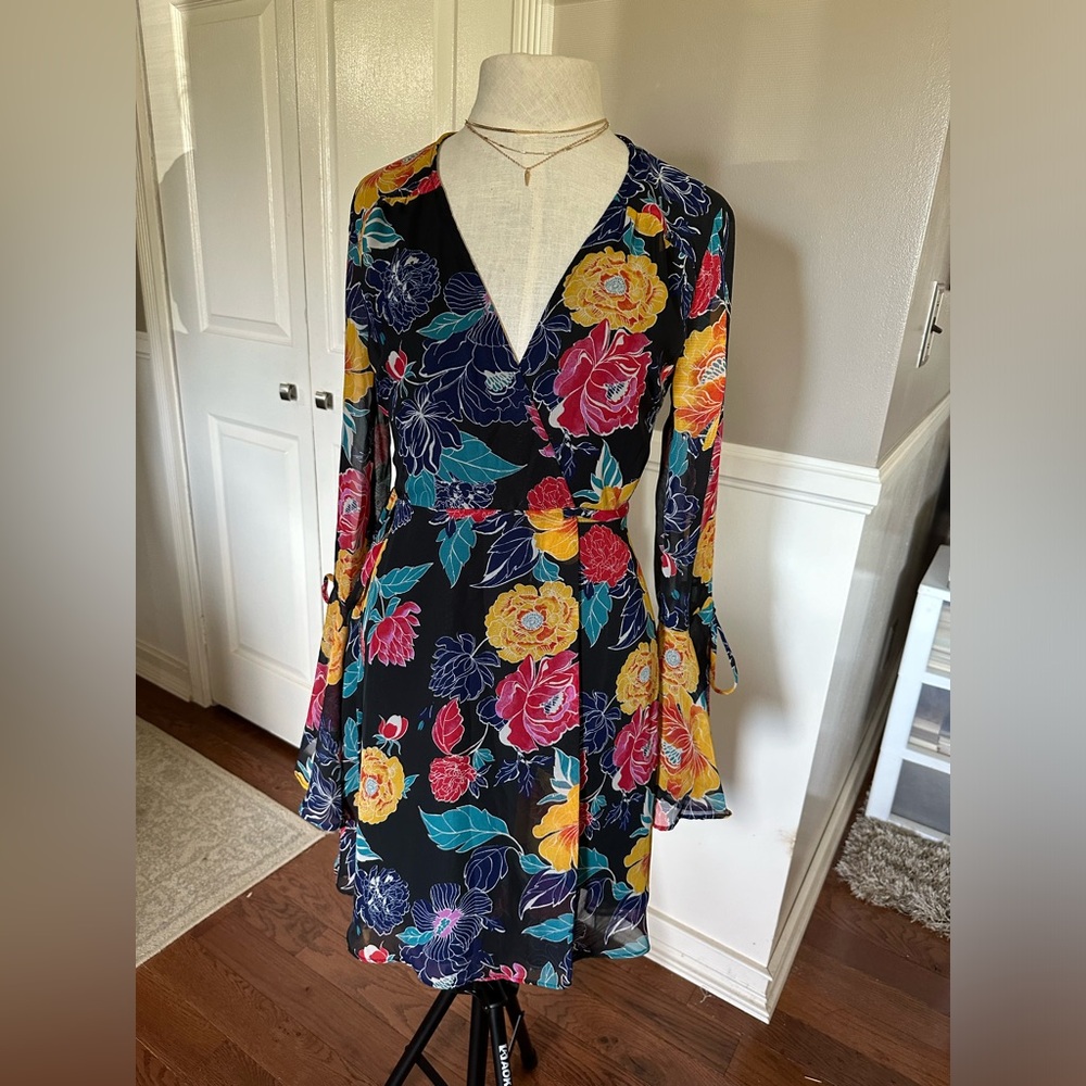 Lulus wrap dress size XS